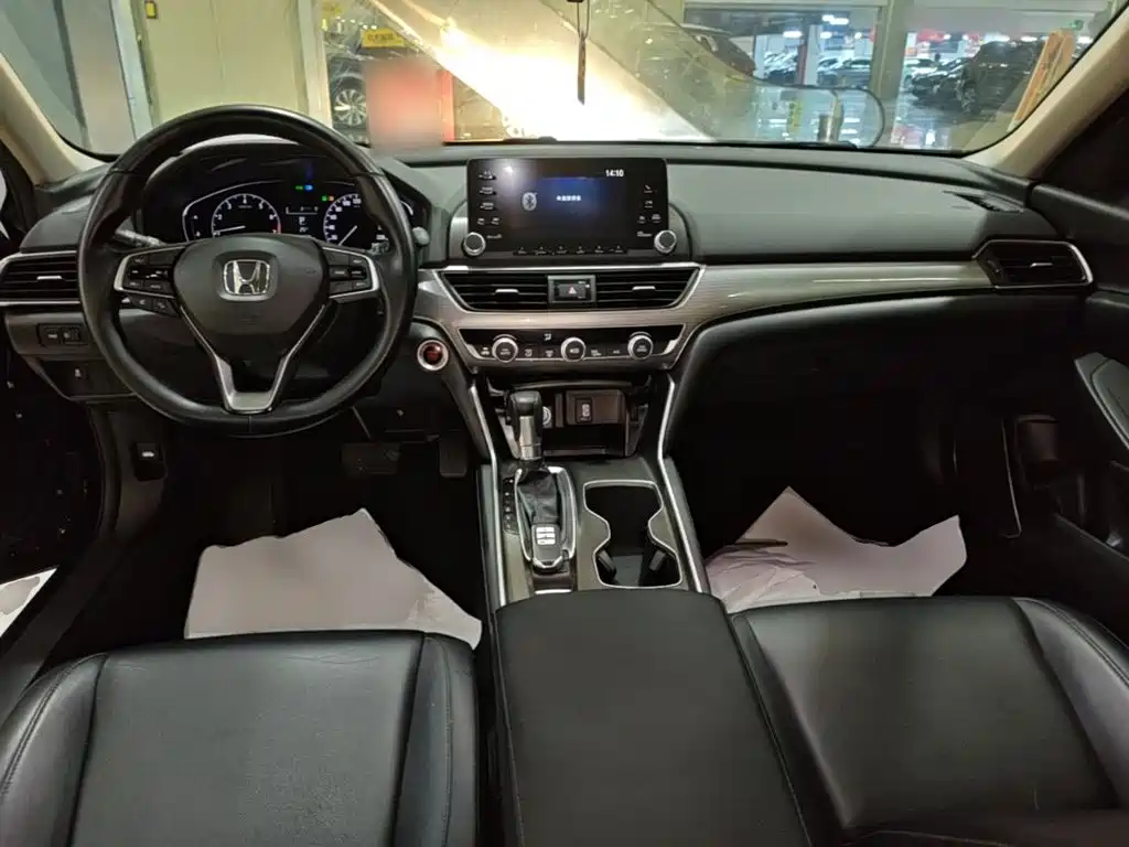 Honda Accord 2019 — фото 10