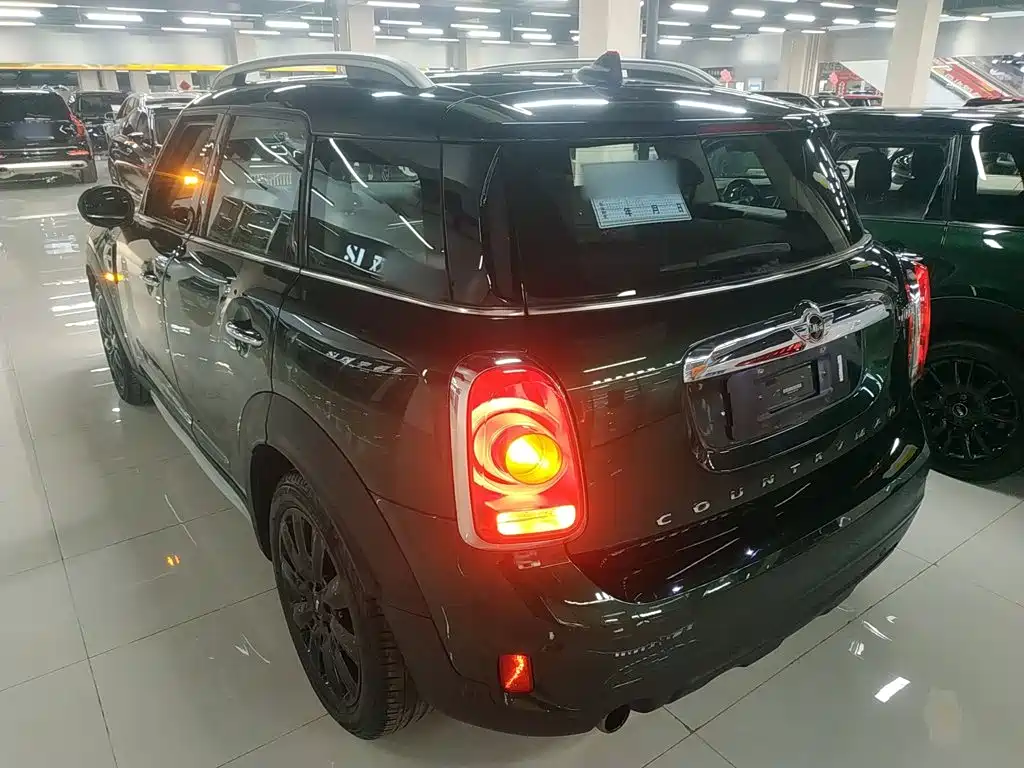 MINI Countryman 2018 — фото 23