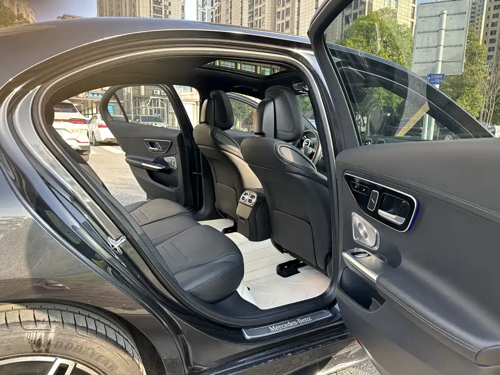 Mercedes-Benz C-Class 2023 — фото 8