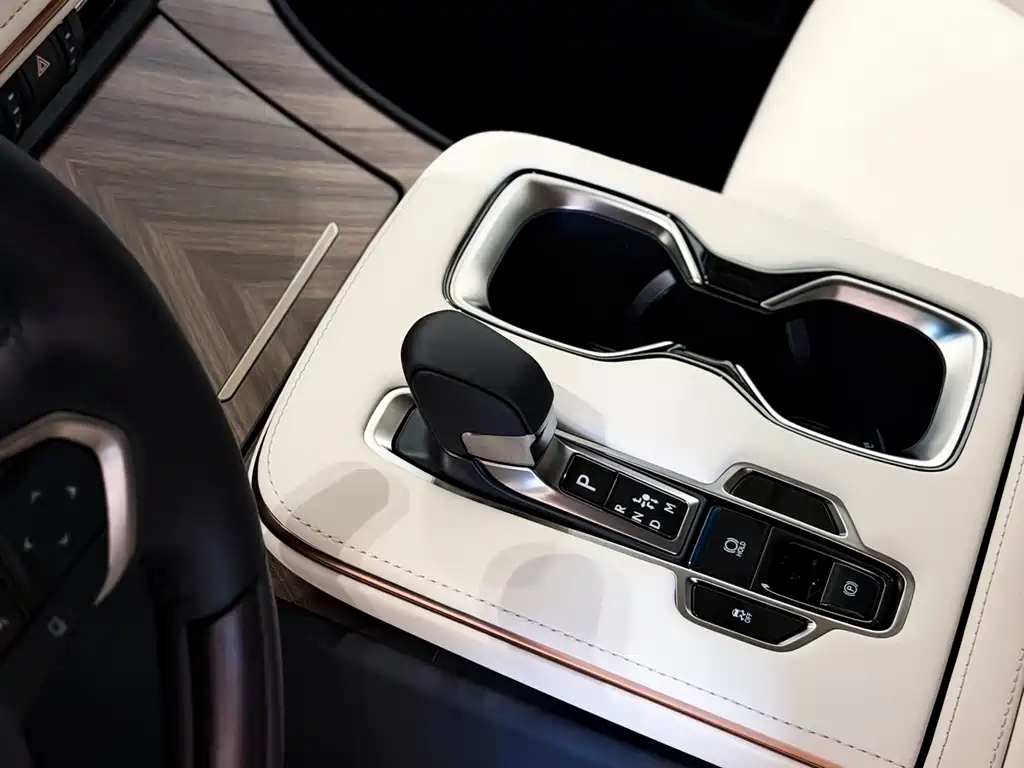 Lexus LM 2025 — фото 11