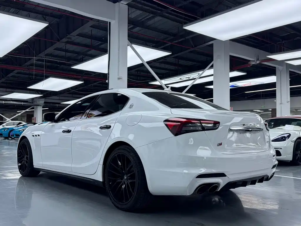 Maserati Ghibli 2016 — фото 17