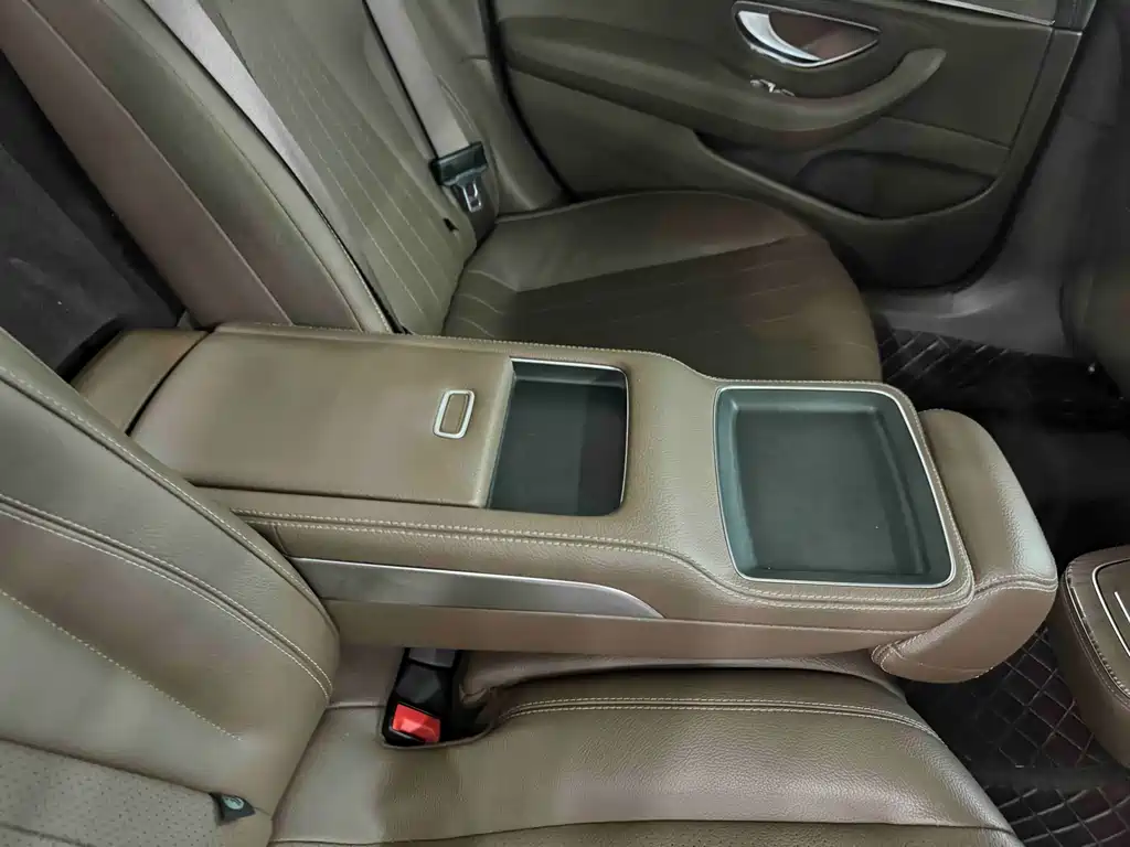 Mercedes-Benz E-Class 2022 — фото 13
