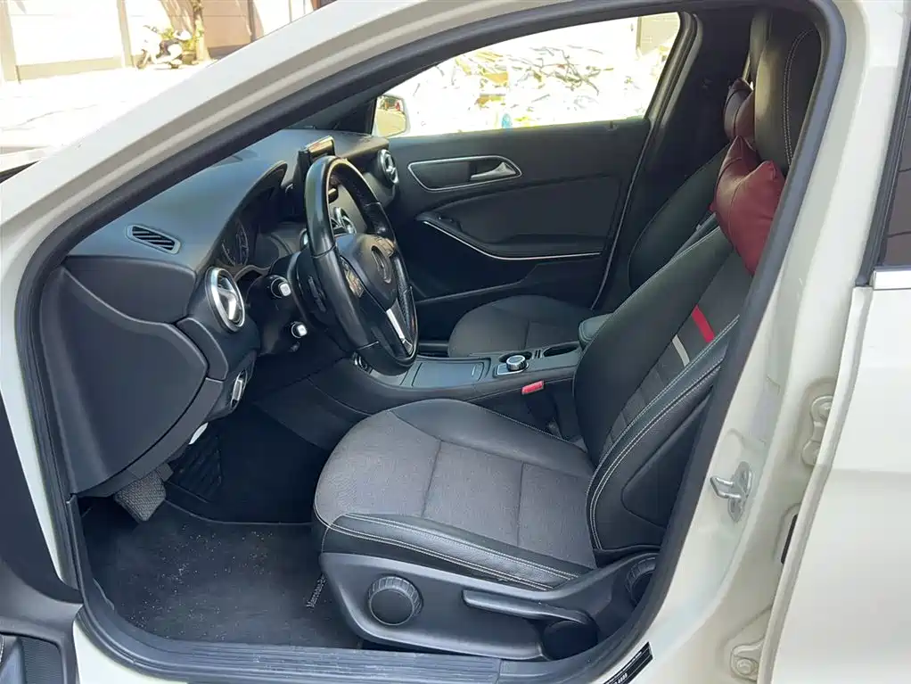 Mercedes-Benz A-Class 2015 — фото 17