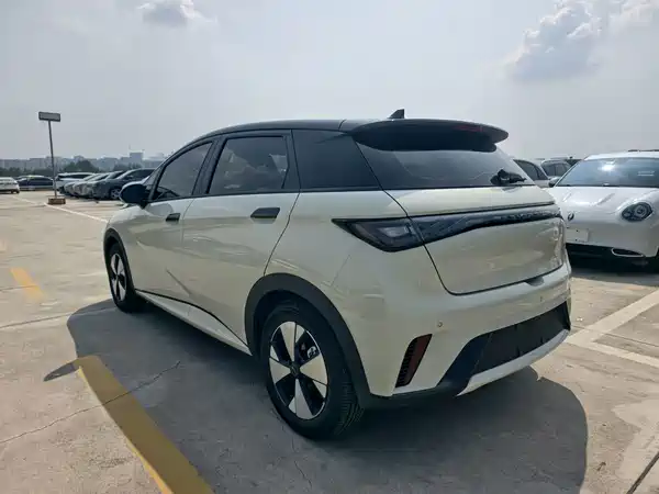 BYD Dolphin 2023