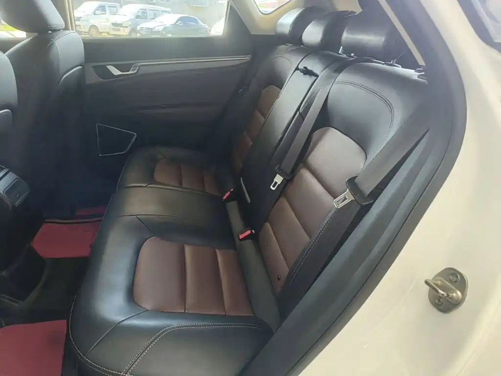 Geely Emgrand GS 2018 — фото 17