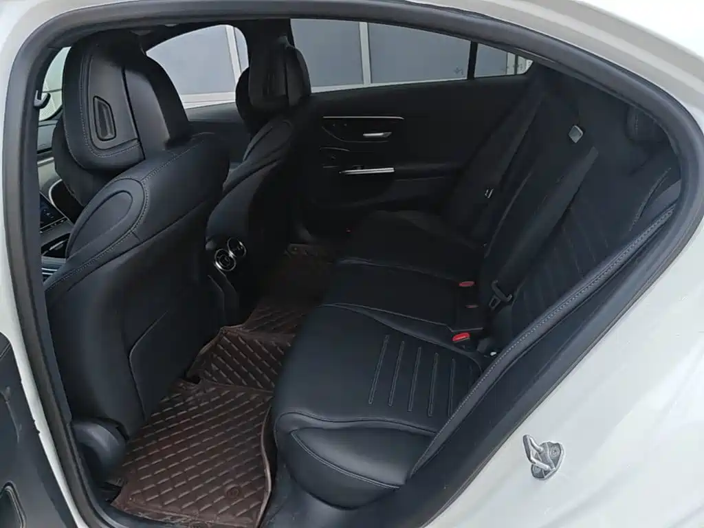 Mercedes-Benz C-Class 2023 — фото 17