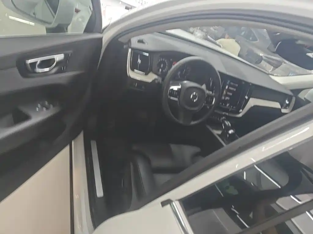 Volvo XC60 2021 — фото 16