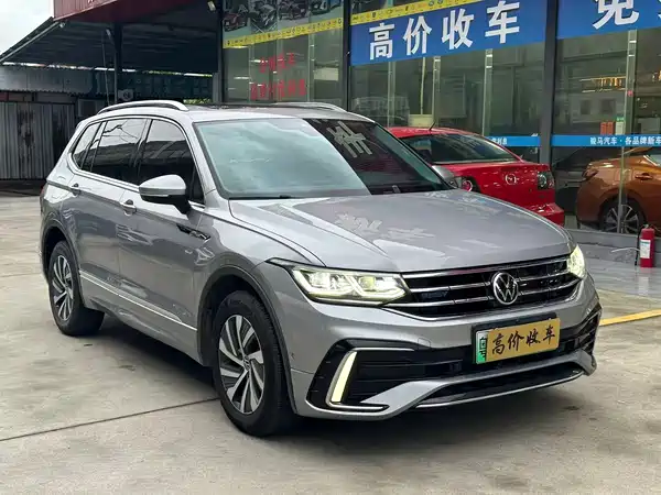 Volkswagen Tiguan L Plug-In Hybrid 2022