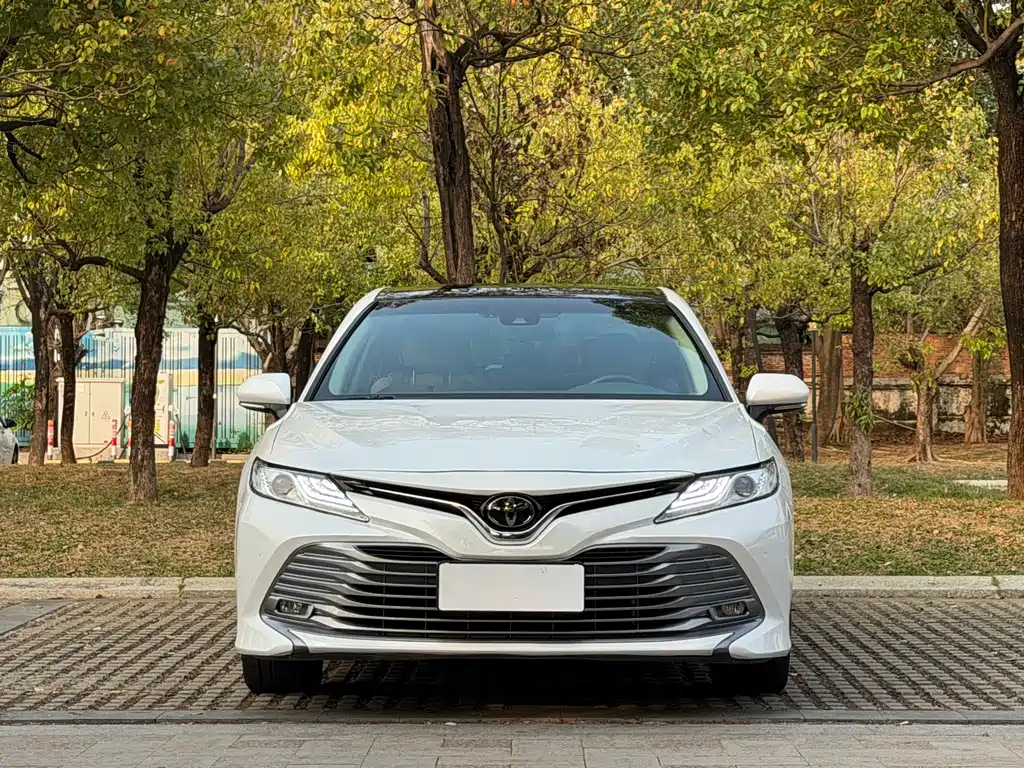 Toyota Camry 2019 — фото 2