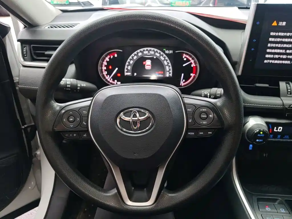 Toyota RAV4 2021 — фото 11
