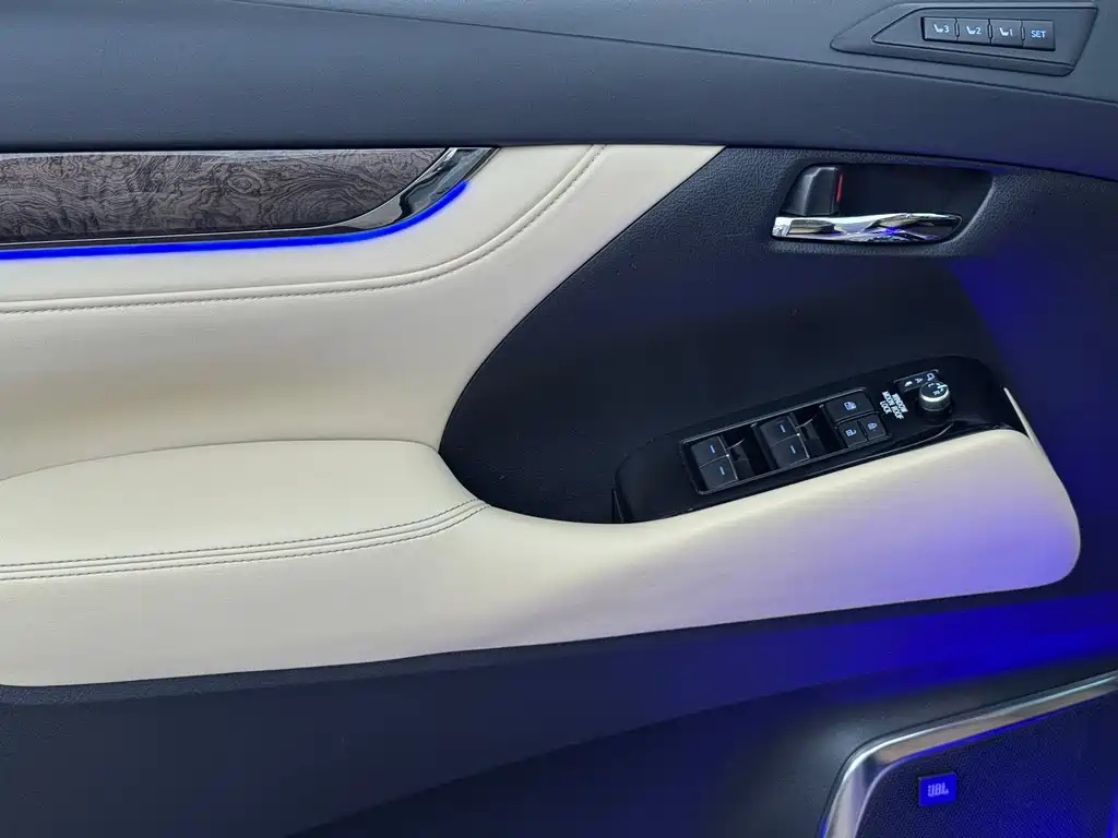 Toyota Vellfire 2022 — фото 16