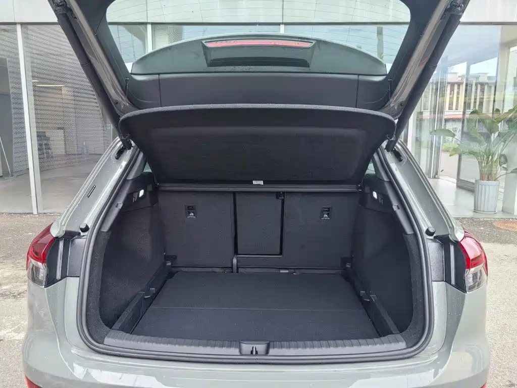 Audi Q4 E-Tron 2023 — фото 6