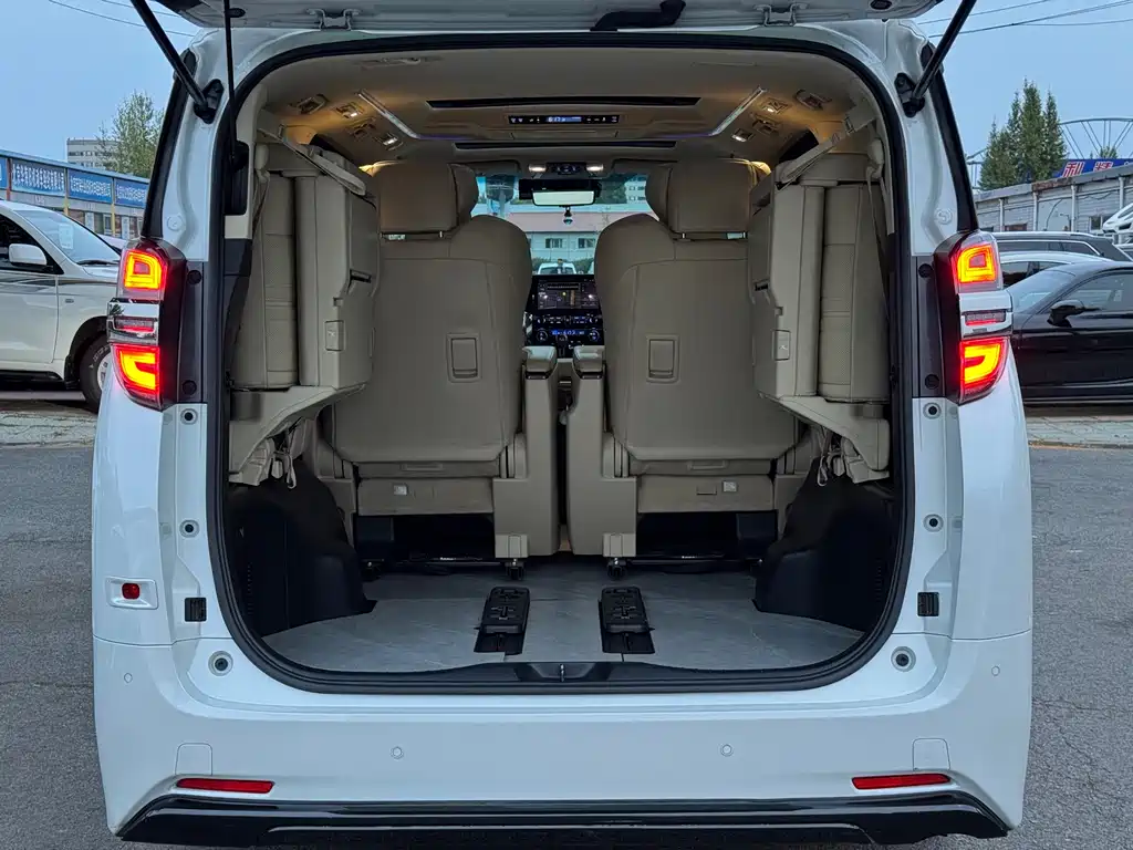 Toyota Vellfire 2022 — фото 19