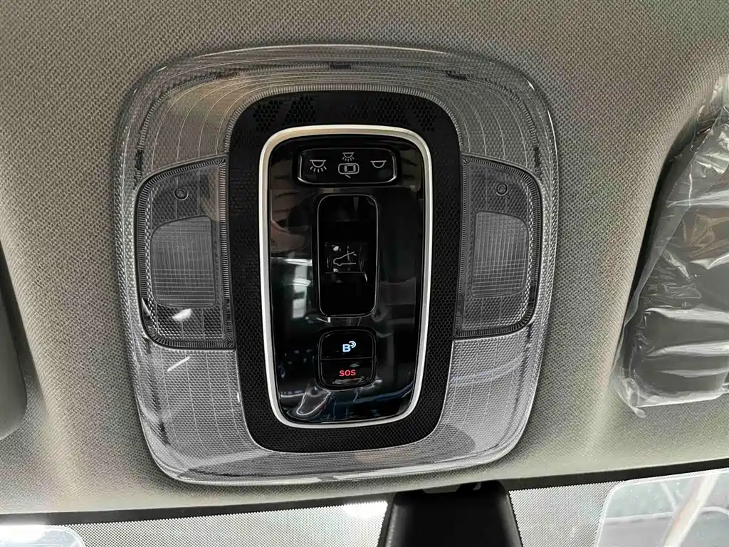 Hyundai Elantra 2023 — фото 8