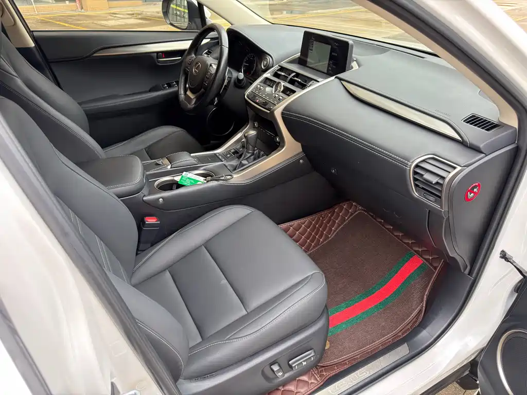 Lexus NX 2021