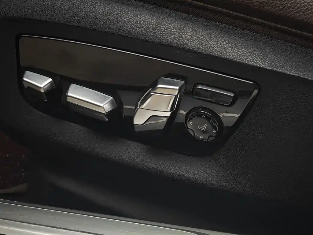 BMW 7 Series 2017 — фото 15