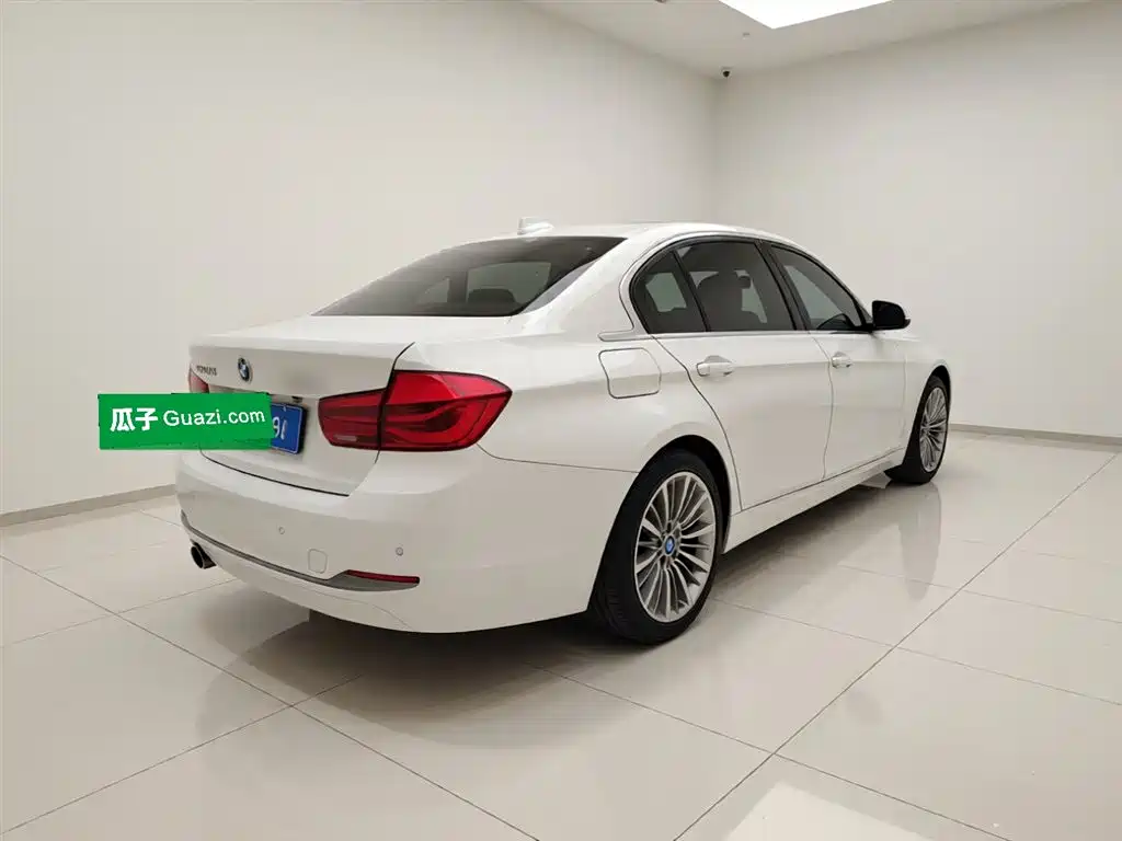 BMW 3 Series 2018 — фото 6