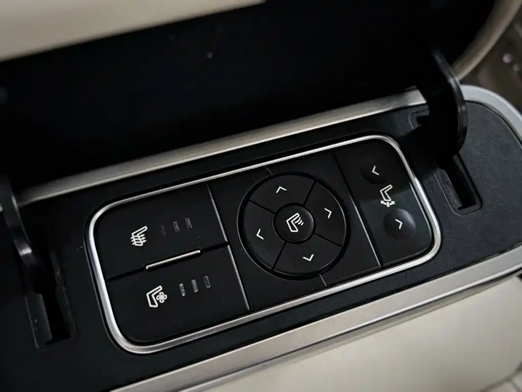 GAC Trumpchi M8 2018 — фото 15