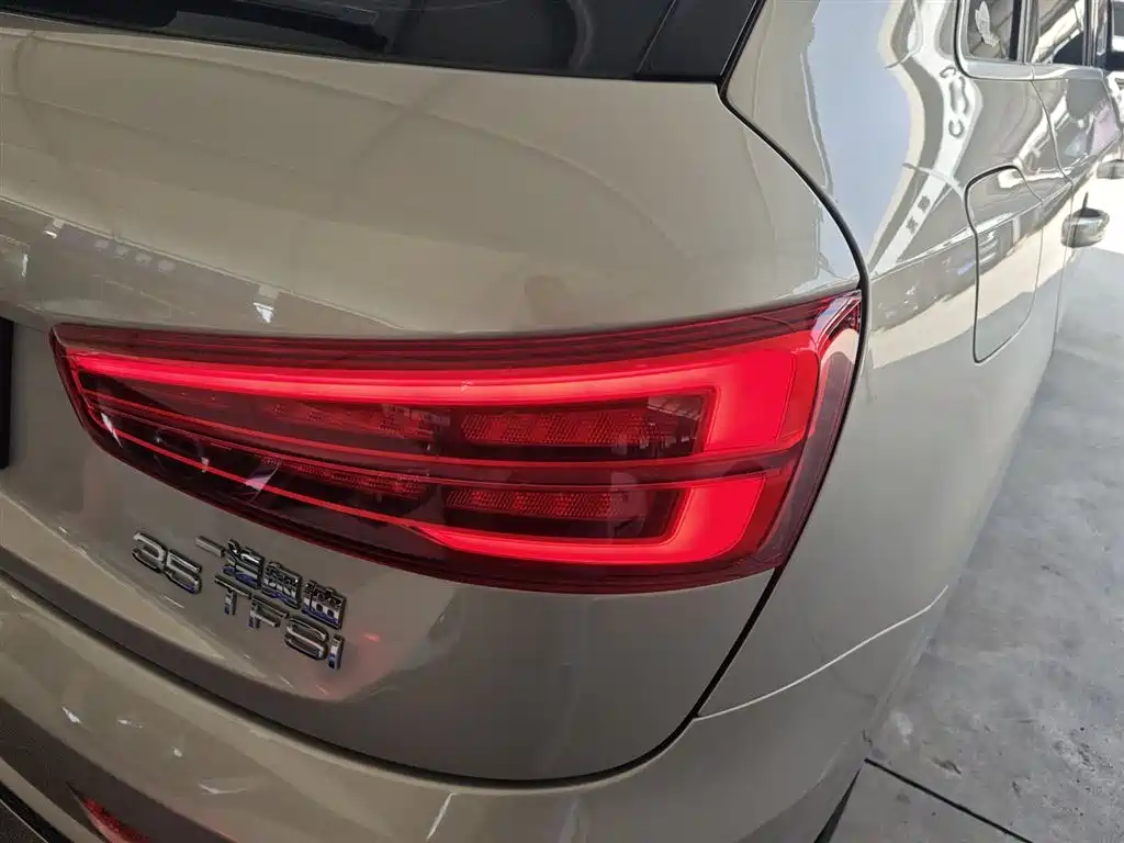 Audi Q3 2018 — фото 24
