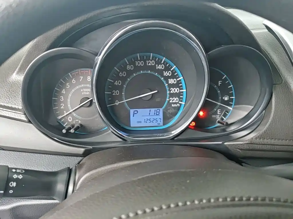 Toyota Vios 2015 — фото 12