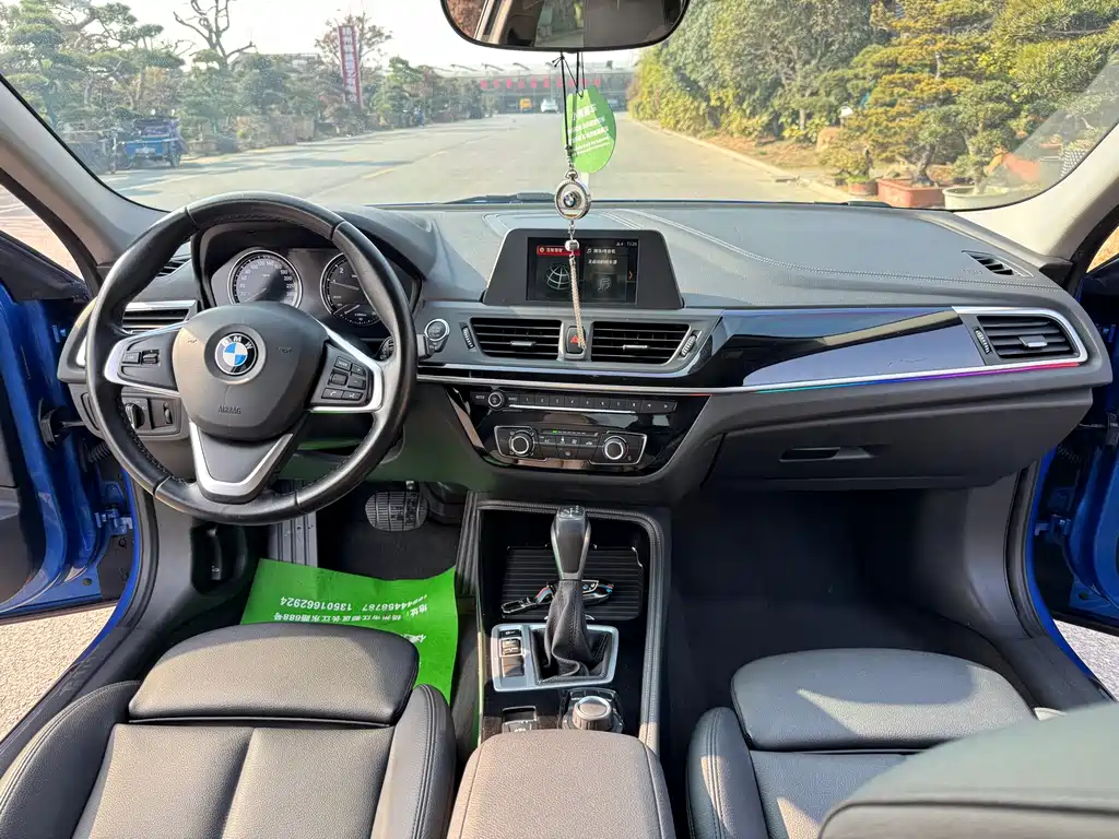 BMW 1 Series 2018 — фото 9