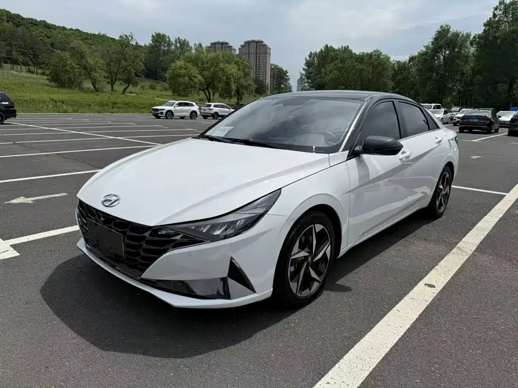 Hyundai Elantra 2022