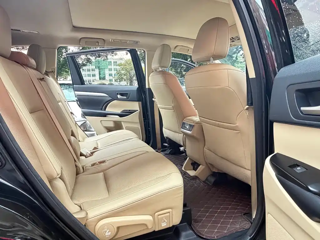Toyota Highlander 2018 — фото 10