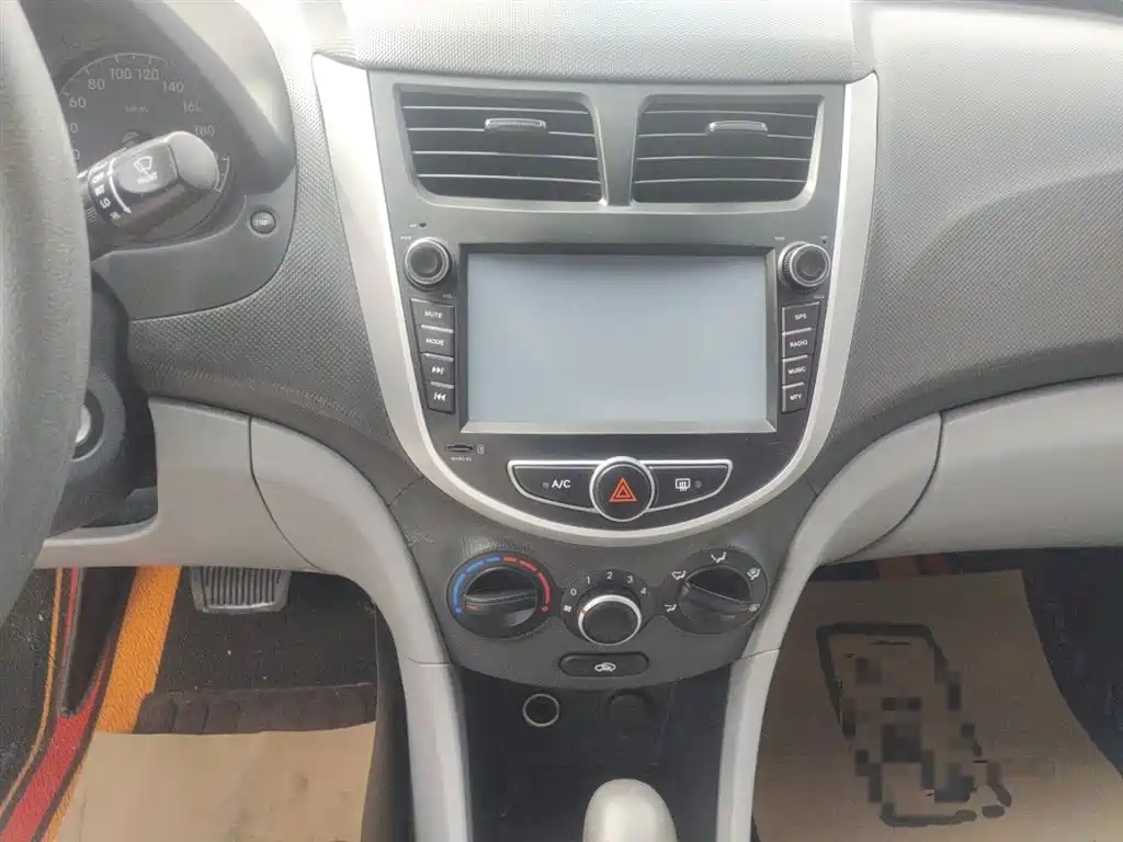 Hyundai Verna 2016 — фото 13