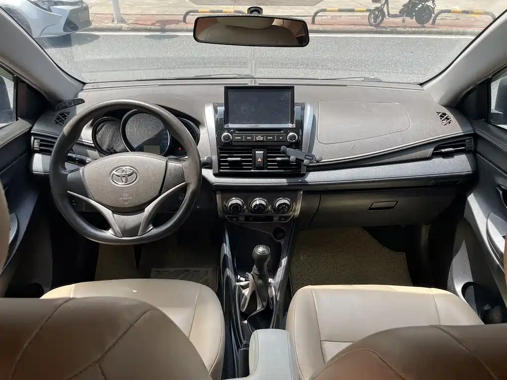 Toyota Yaris L 2014 — фото 8