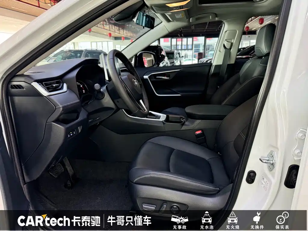 Toyota RAV4 2023 — фото 10