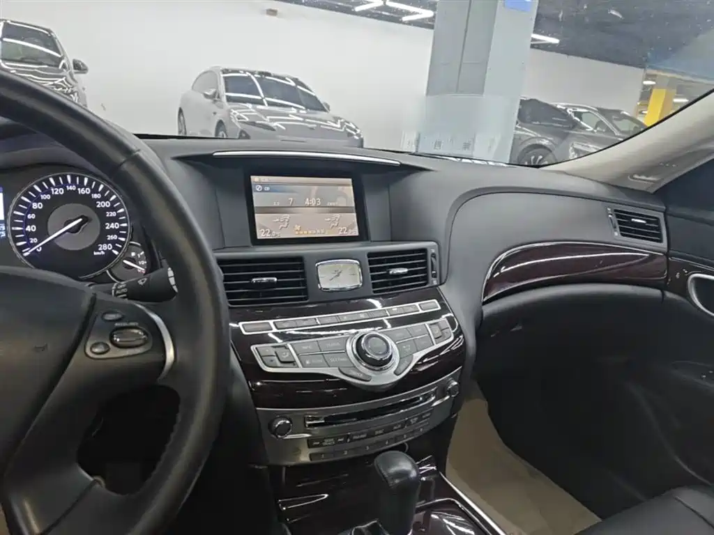 Infiniti Q70 2015 — фото 10