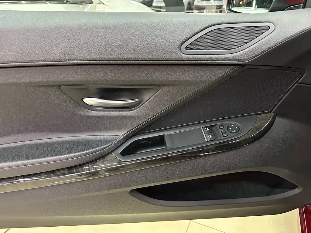 BMW 6 Series 2015 — фото 10