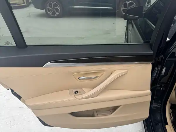 BMW 5 Series 2011