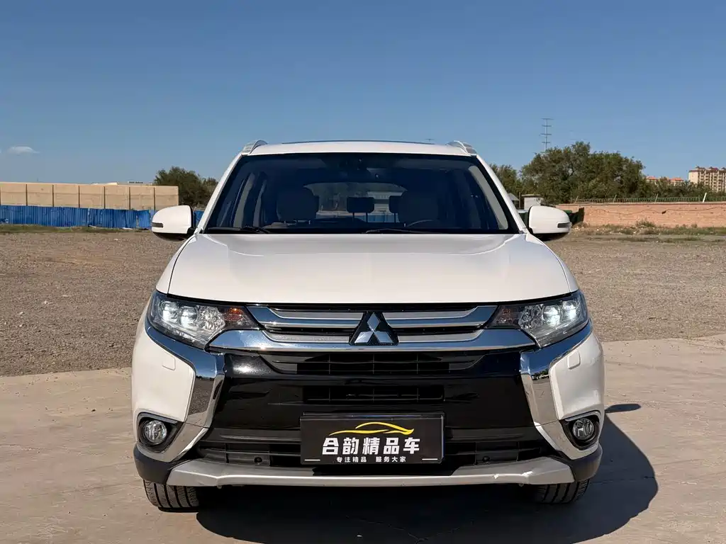 Mitsubishi Outlander 2016 — фото 2