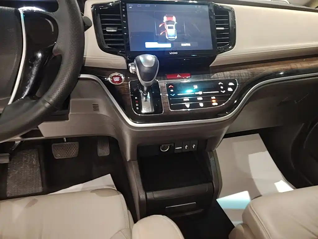 Honda Odyssey 2018 — фото 14