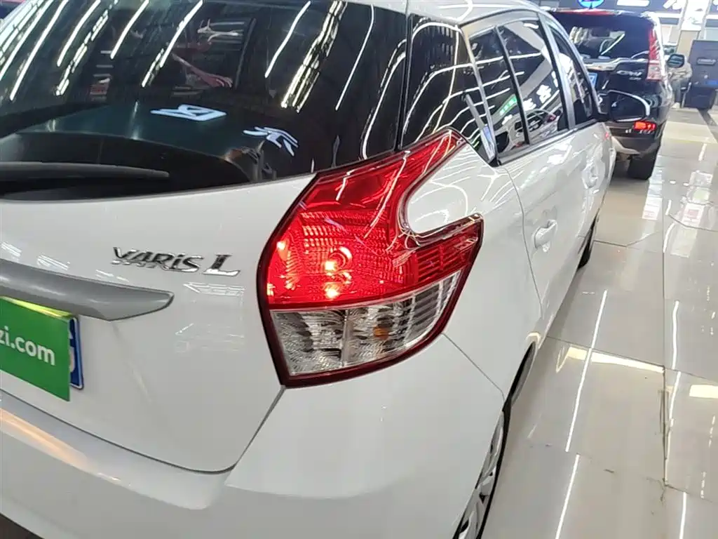Toyota Yaris L 2016 — фото 8
