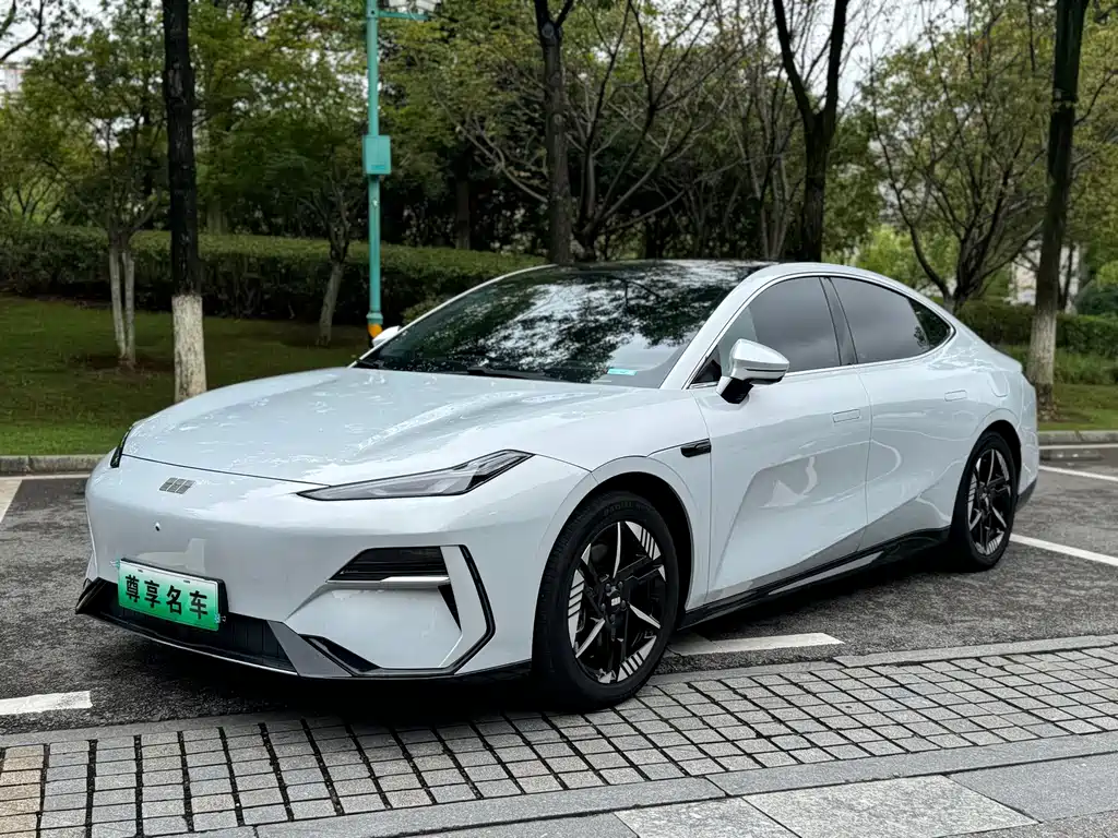 Geely Galaxy E8 2025 — фото 1