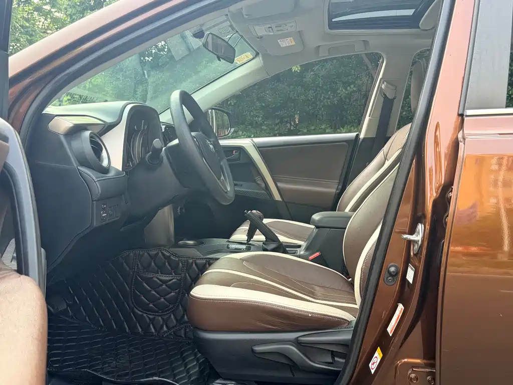 Toyota RAV4 2015 — фото 8