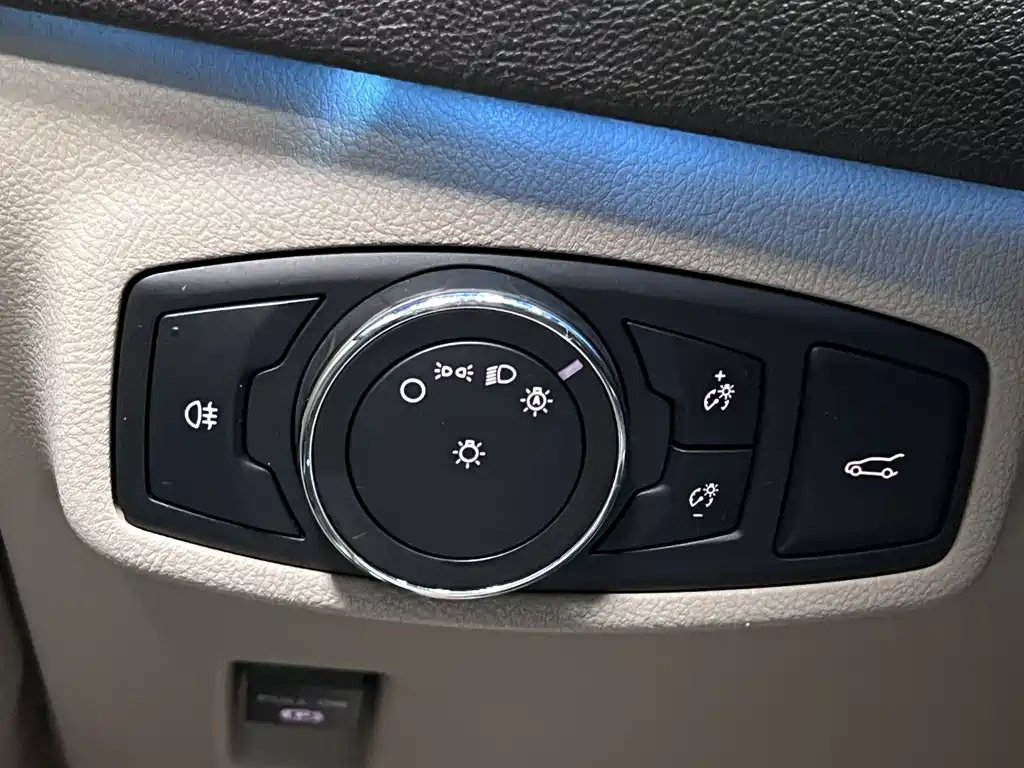 Lincoln MKC 2018 — фото 36