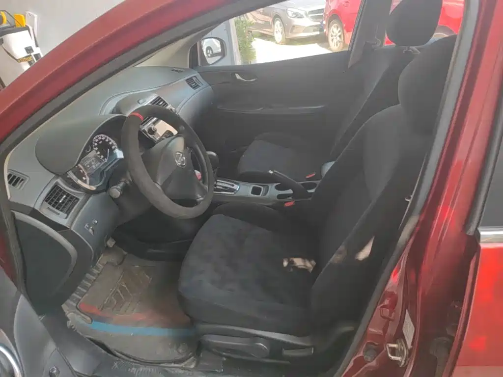 Nissan Tiida 2015 — фото 15