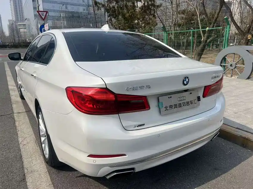 BMW 5 Series 2018 — фото 9