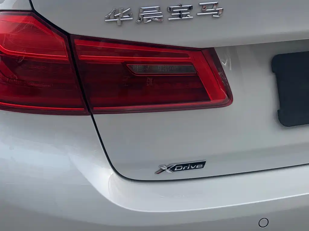 BMW 5 Series 2018 — фото 16