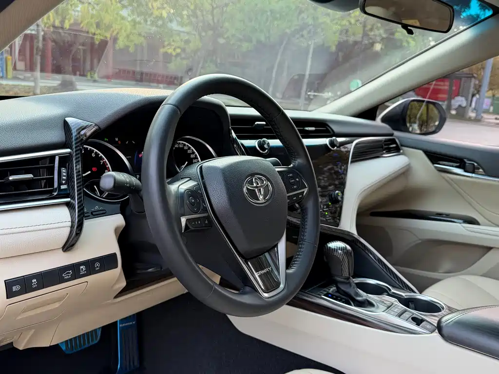 Toyota Camry 2019 — фото 7