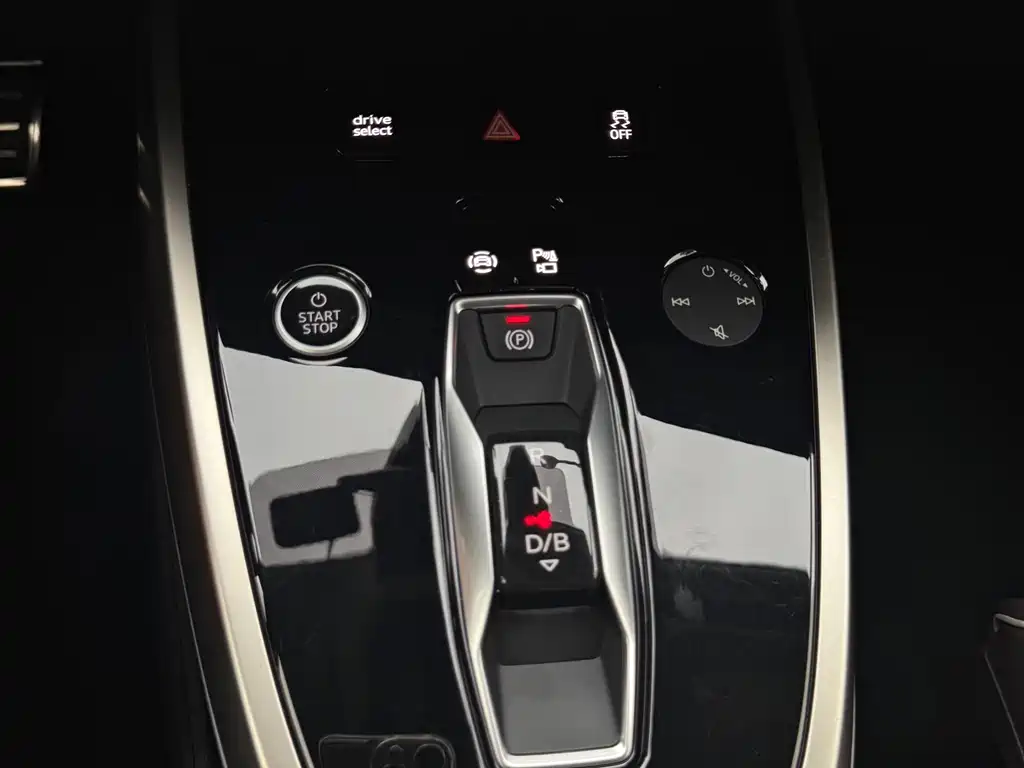 Audi Q5 e-tron 2023 — фото 23