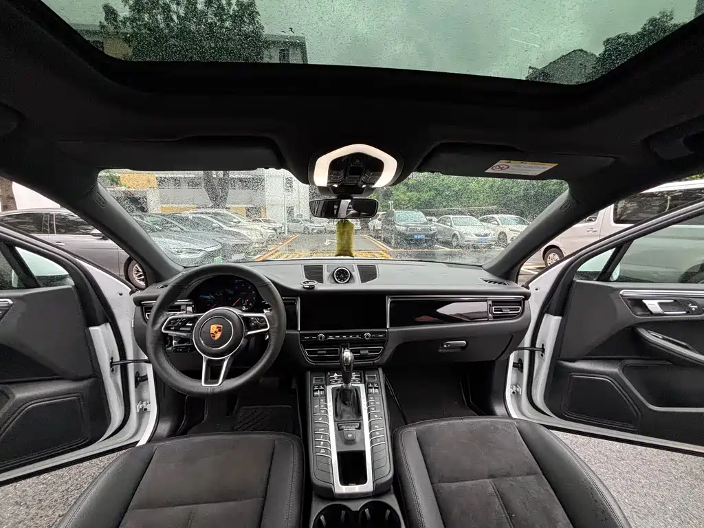 Porsche Macan 2021 — фото 11