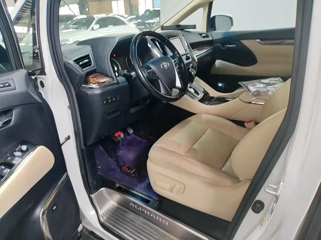 Toyota Alphard 2018 — фото 15
