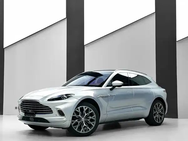 Aston Martin DBX 2023