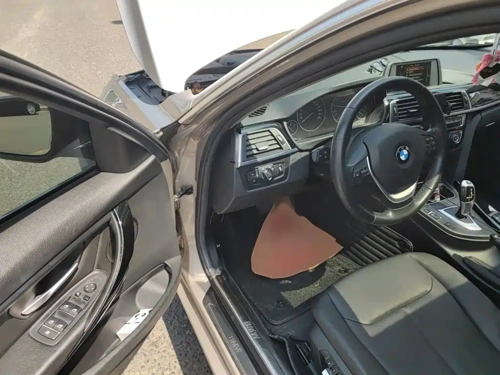 BMW 3 Series 2017 — фото 14