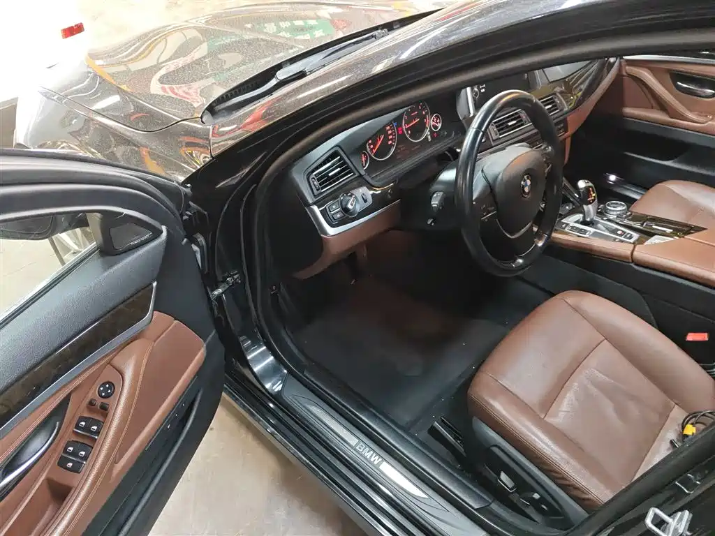 BMW 5 Series 2015 — фото 12