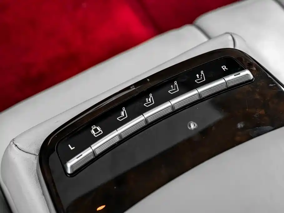 Mercedes-Benz S-Class AMG 2010 — фото 32